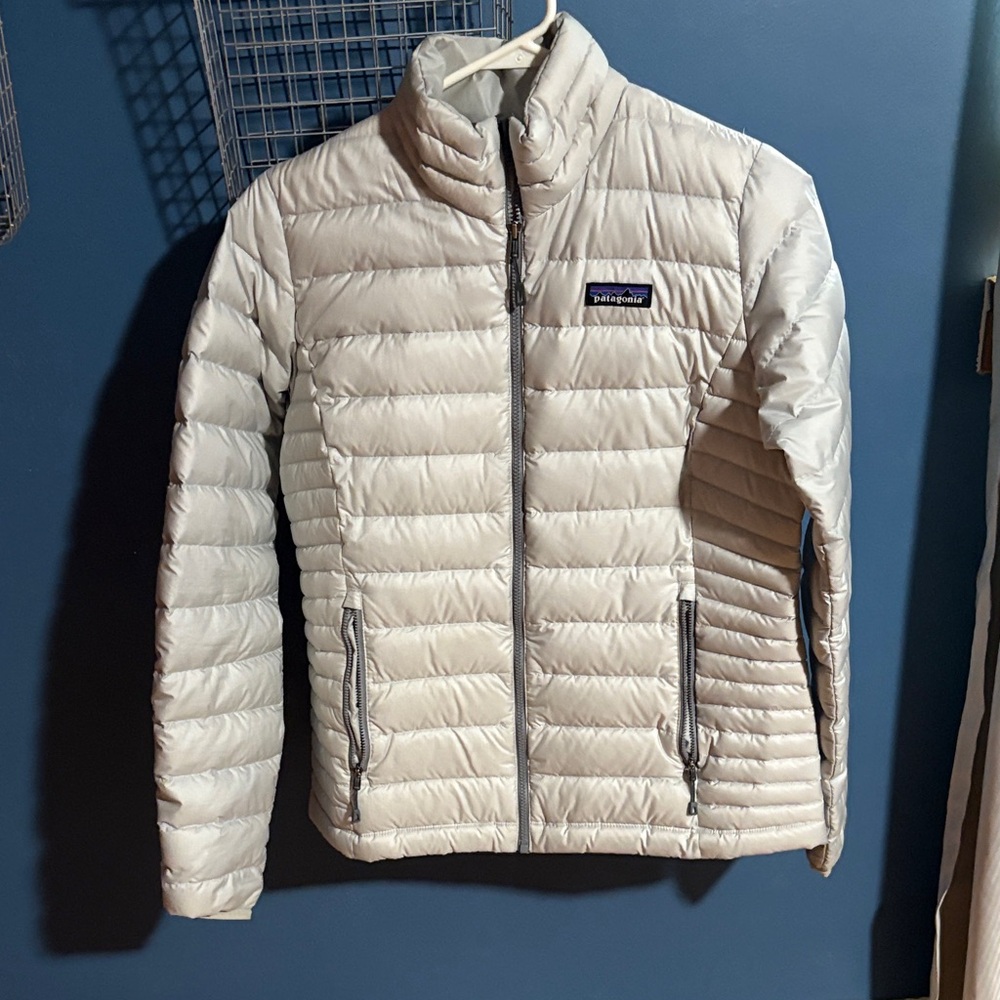 Patagonia Men's Light Cream Puffer Jacket